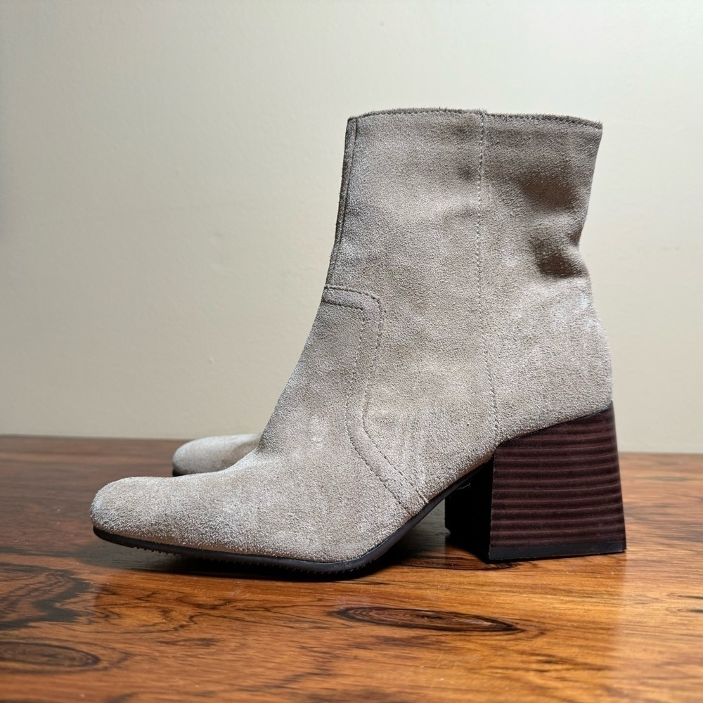 Blondo Waterproof Salome Taupe Suede Boots size 6